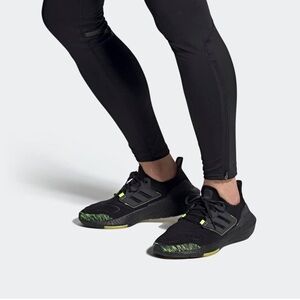 Adidas Mens Ultraboost 22  Black/Solar Yellow Running Sneakers Size 11 US